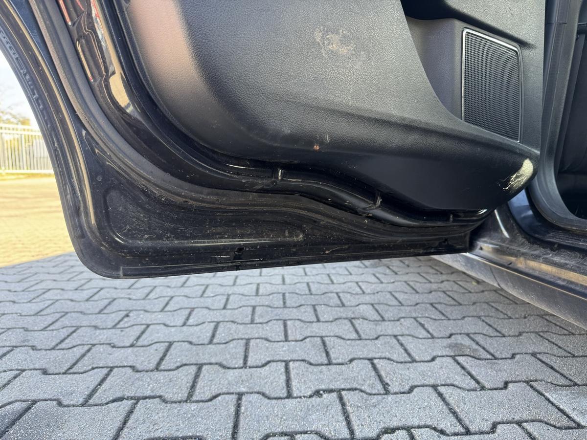 Ford Mondeo BA7 original T&uuml;r hinten links Panther Schwarz Kombi Bj.2008